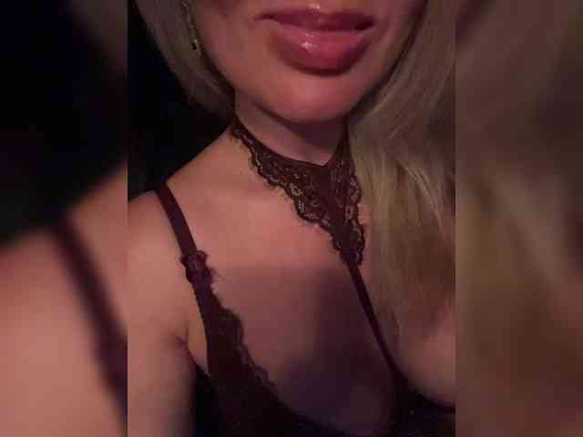 _IBlondy_ webcam