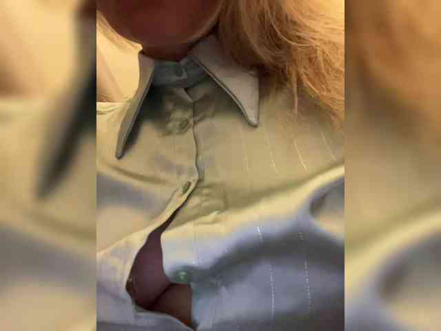 _IBlondy_ webcam