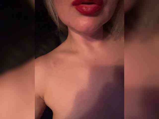 Model: _IBlondy_