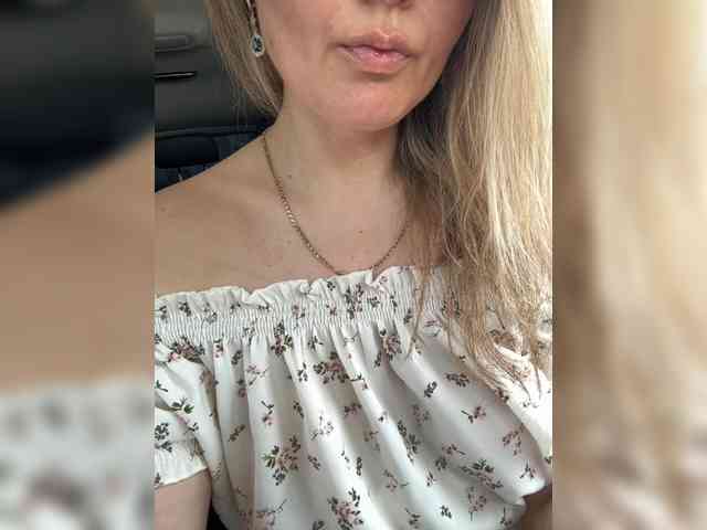 _IBlondy_ webcam