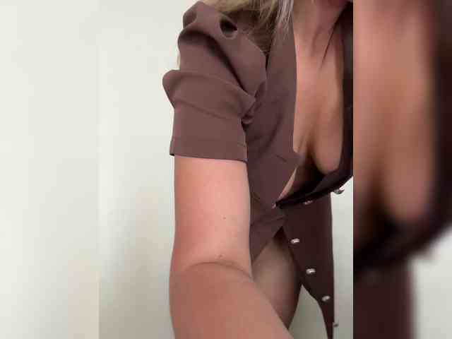 _IBlondy_ webcam
