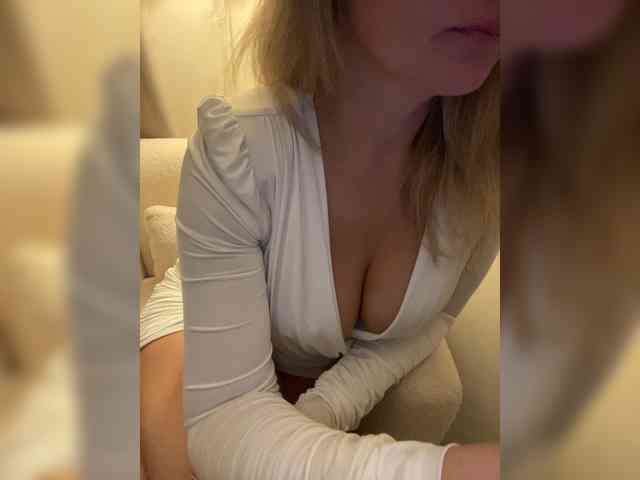 _IBlondy_ webcam