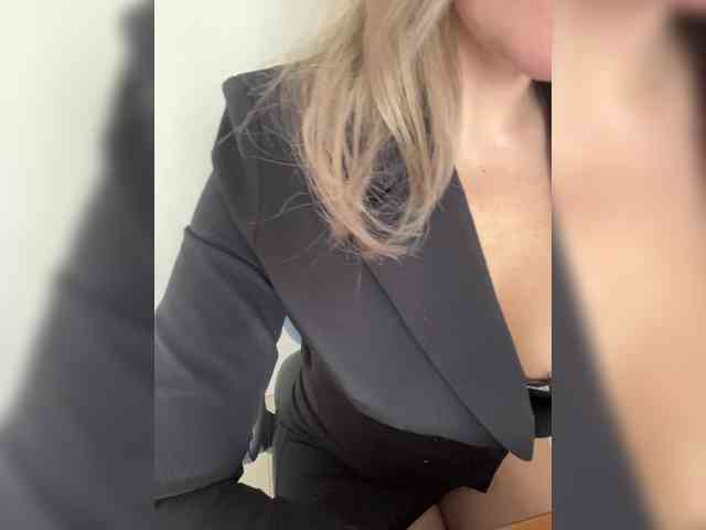 _IBlondy_ webcam