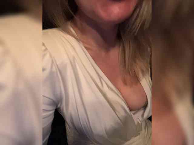 _IBlondy_ webcam