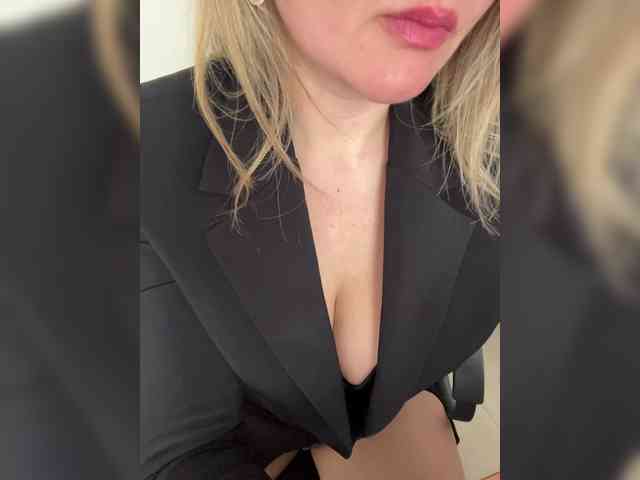 _IBlondy_ webcam