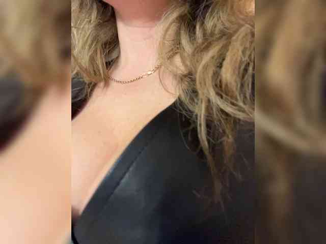 _IBlondy_ webcam