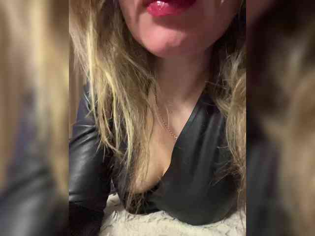 _IBlondy_ webcam