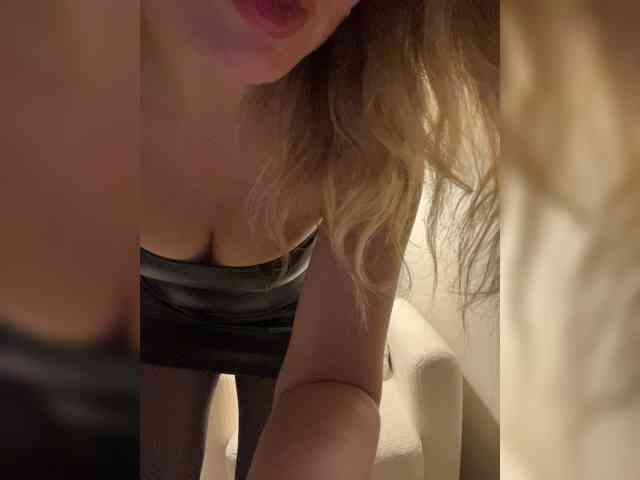 _IBlondy_ webcam
