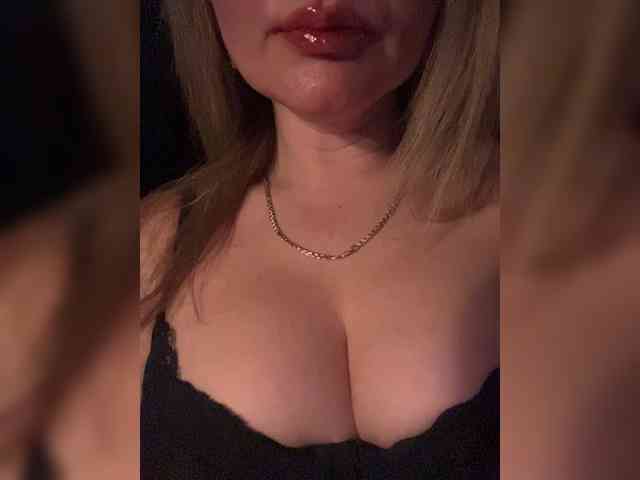_IBlondy_ webcam