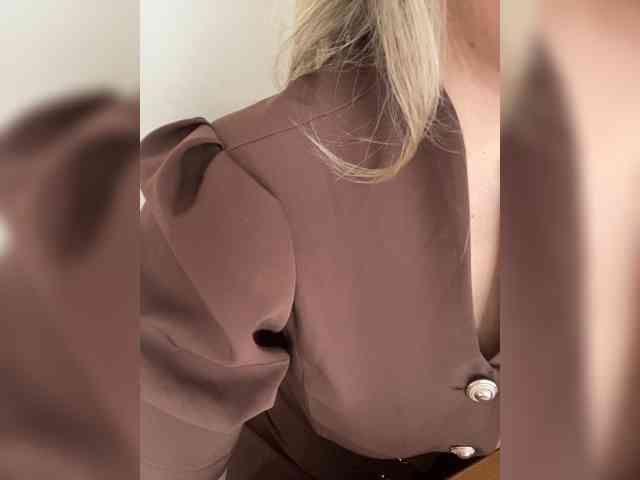 _IBlondy_ webcam