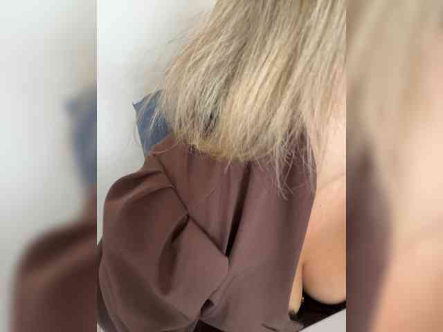 Model: _IBlondy_