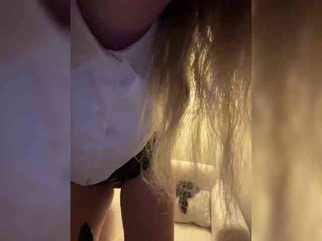 _IBlondy_ webcam