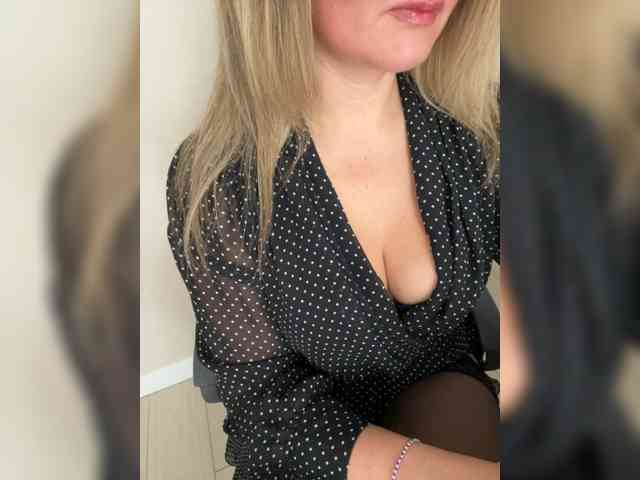 _IBlondy_ webcam