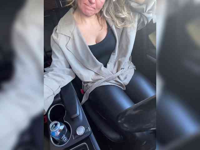 _IBlondy_ webcam