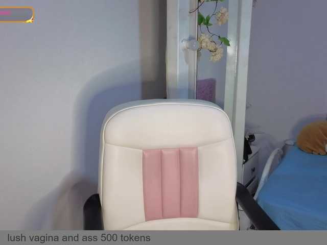 carolinahairy live cam on BongaCams
