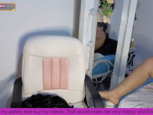 carolinahairy live cam on BongaCams
