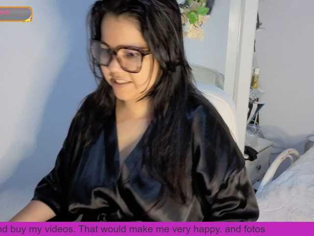 carolinahairy live cam on BongaCams