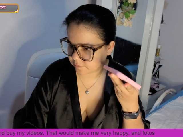 carolinahairy live cam on BongaCams