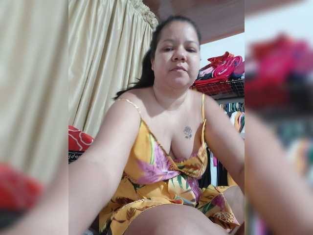 carolinahairy live cam on BongaCams