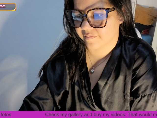 carolinahairy live cam on BongaCams