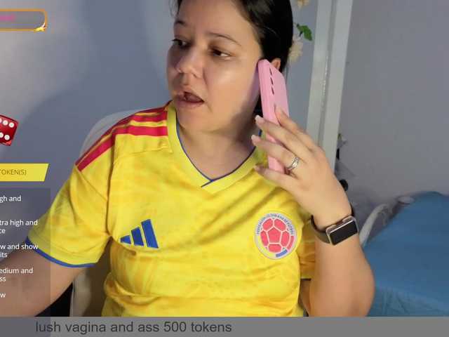 carolinahairy live cam on BongaCams