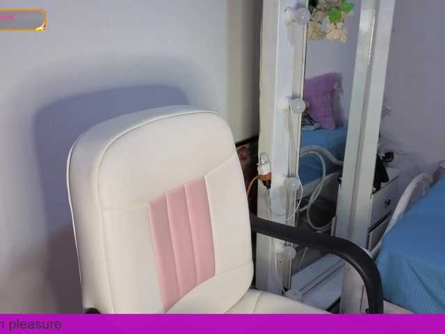carolinahairy live cam on BongaCams