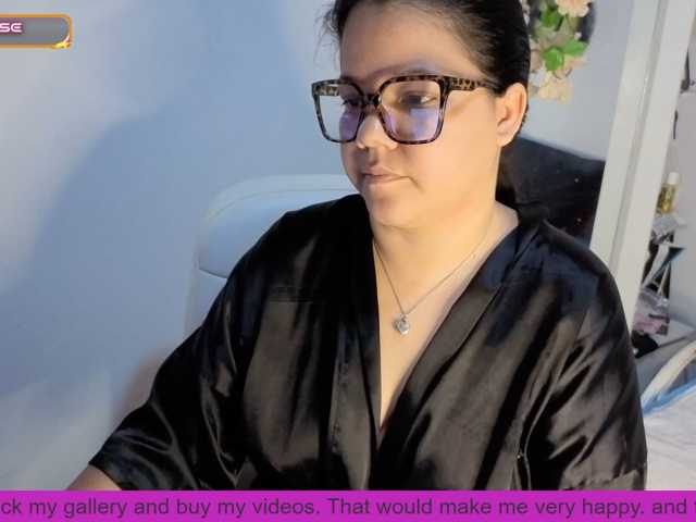 carolinahairy live cam on BongaCams