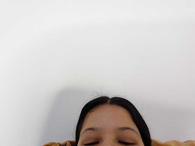 carolinahairy live cam on BongaCams
