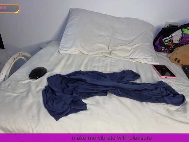 carolinahairy live cam on BongaCams
