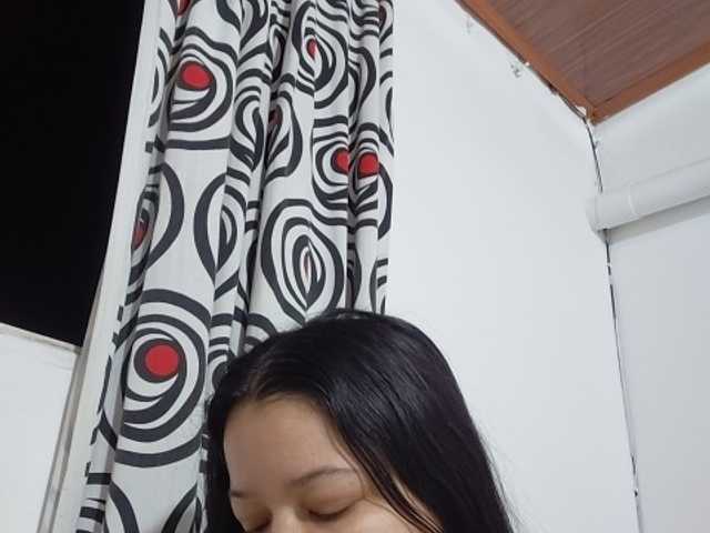 carolinahairy live cam on BongaCams