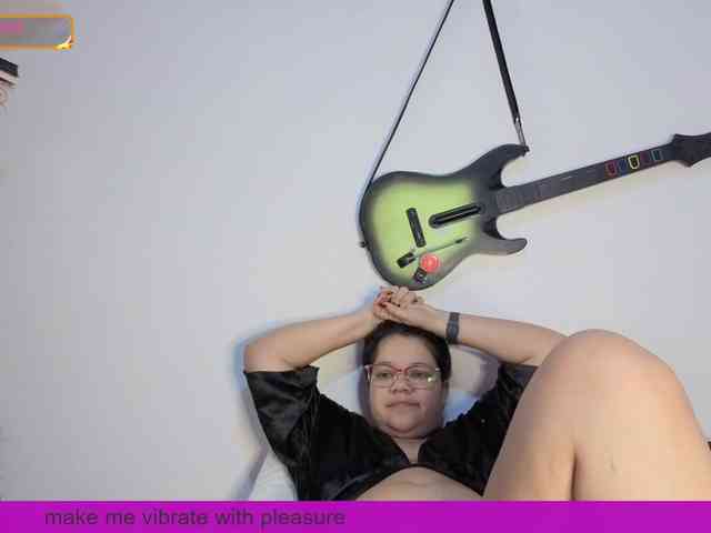 carolinahairy's live room