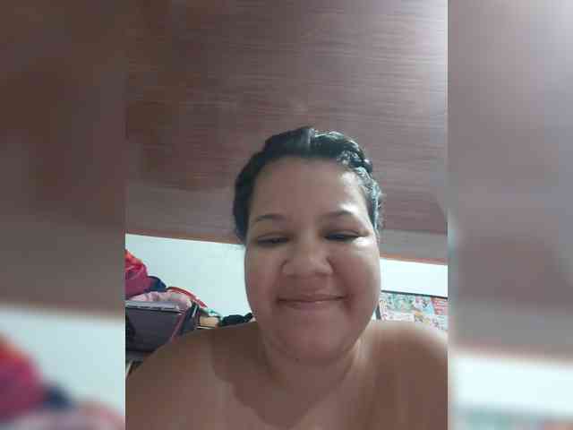 Modelo: carolinahairy