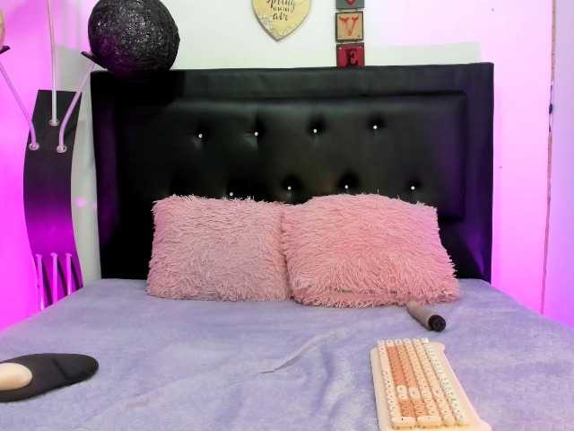 Hanna-K live webcam show