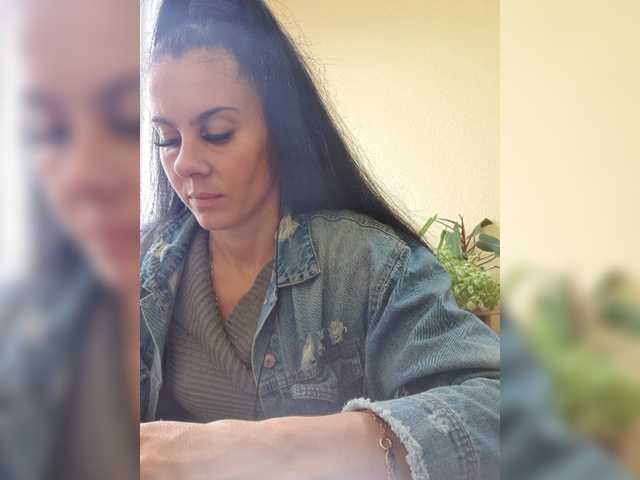 1Glorya1 live cam on BongaCams