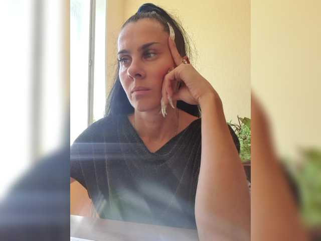1Glorya1 live cam on BongaCams