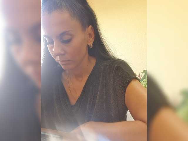 1Glorya1 live cam on BongaCams