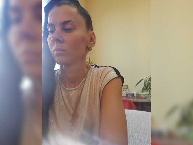 1Glorya1 live cam on BongaCams