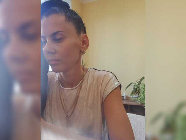 1Glorya1 live cam on BongaCams