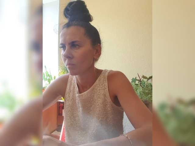 1Glorya1 live cam on BongaCams