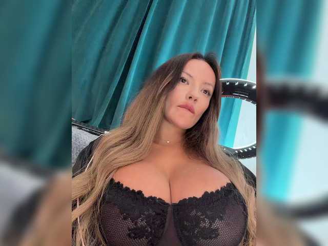 Ellidi live cam on BongaCams