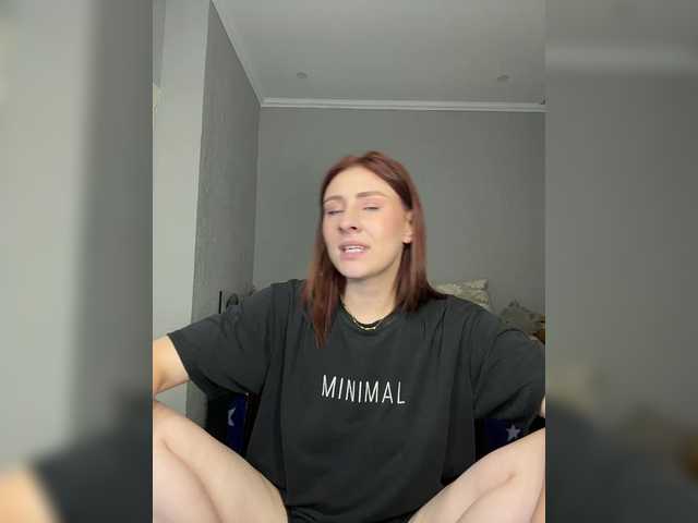 RedheadDevil live cam preview