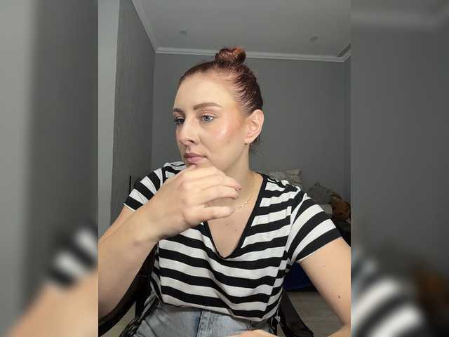 RedheadDevil live cam preview