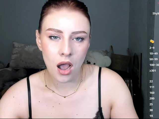 RedheadDevil live cam preview