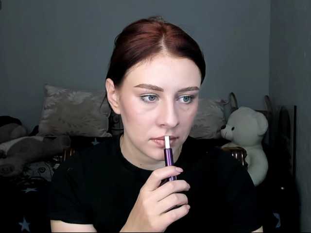 RedheadDevil live cam preview