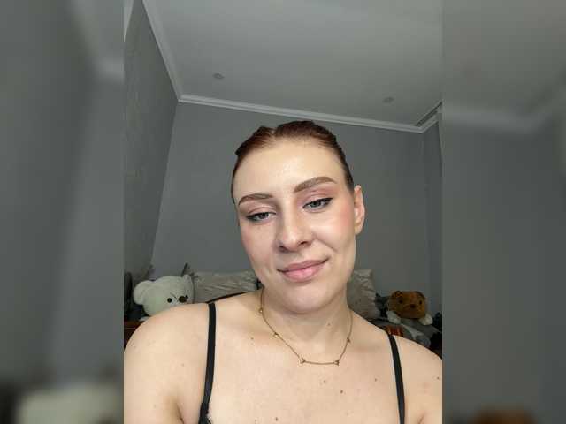 RedheadDevil live cam preview