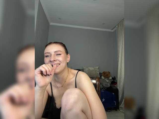 RedheadDevil live cam preview