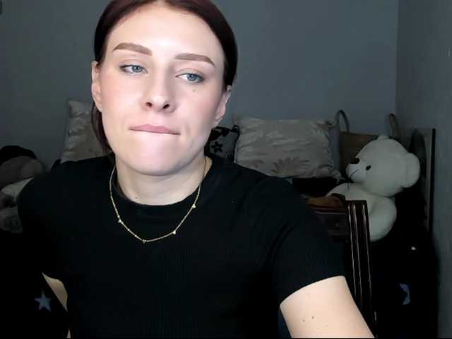 RedheadDevil live cam preview