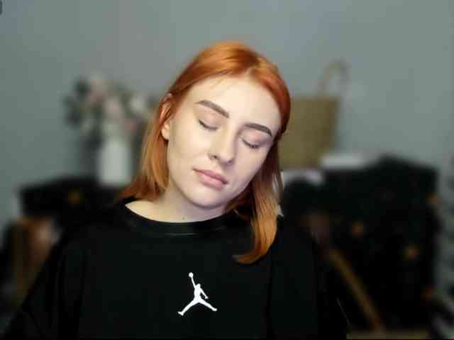 RedheadDevil webcam
