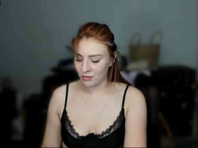 RedheadDevil webcam