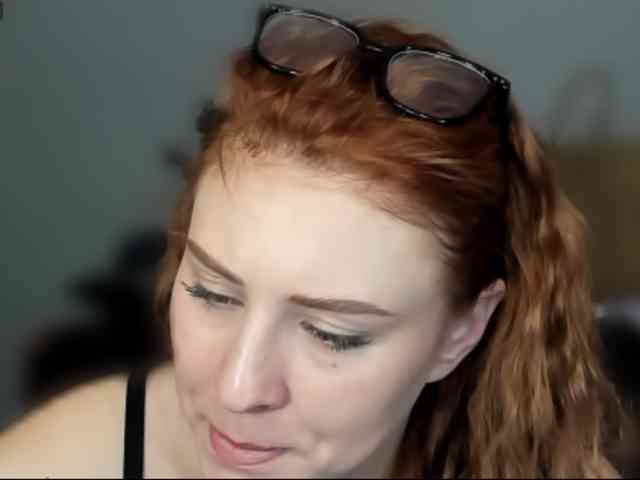 RedheadDevil webcam